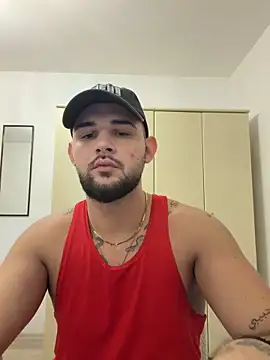 Snapshot of LunaFoxTip chatting on December 2025 11:33:02 PM LunaFoxTip online show from December 2025 11:33:02 PM