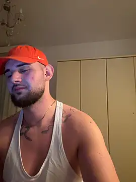 Snapshot of LunaFoxTip chatting on February 2026 08:40:02 PM LunaFoxTip online show from February 2026 08:40:02 PM