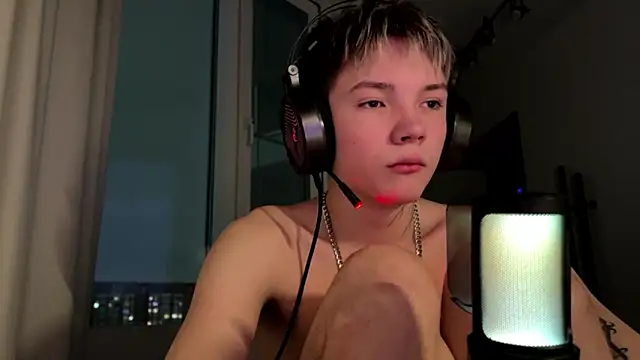 MilesSwanson online show from December 2025 07:22:01 PM