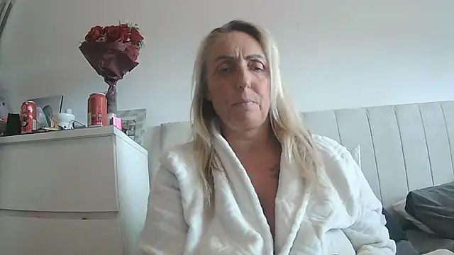 Snapshot of theblondecocklover chatting on June 2026 04:44:01 PM theblondecocklover online show from June 2026 04:44:01 PM