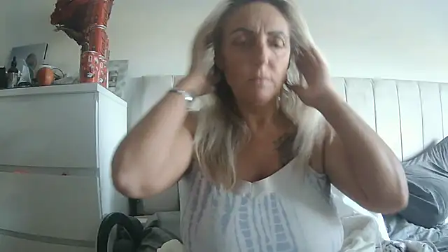 Snapshot of theblondecocklover chatting on June 2026 04:56:01 AM theblondecocklover online show from June 2026 04:56:01 AM