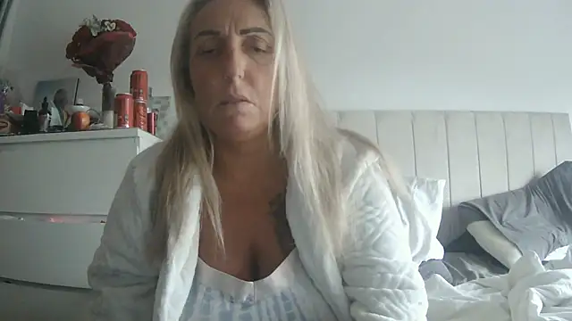 Snapshot of theblondecocklover chatting on June 2026 06:11:02 AM theblondecocklover online show from June 2026 06:11:02 AM