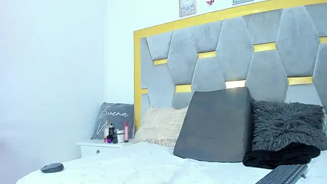 ShantallFoxxie online show from March 2026 02:15:01 AM