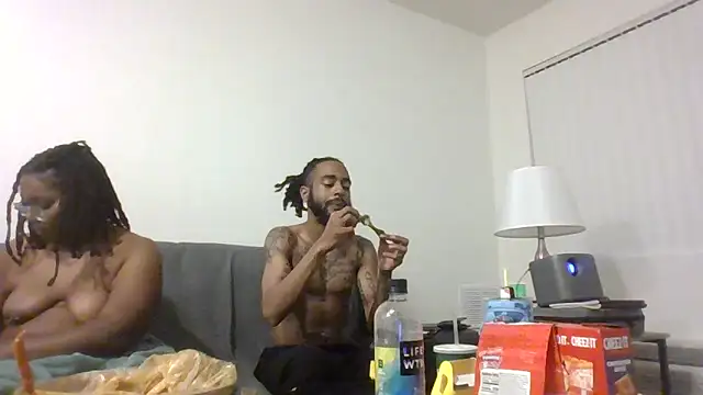 Snapshot of AverageAnt_ chatting on February 2026 04:44:01 AM AverageAnt online show from February 2026 04:44:01 AM