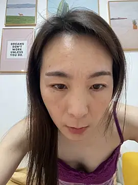 Snapshot of you-005 chatting on December 2025 02:18:01 AM you-005 online show from December 2025 02:18:01 AM