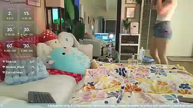 Snapshot of itscleomoon chatting on January 2026 01:41:01 AM itscleomoon online show from January 2026 01:41:01 AM