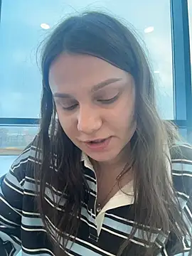 Niki Hug online show from January 2026 09:01:02 AM