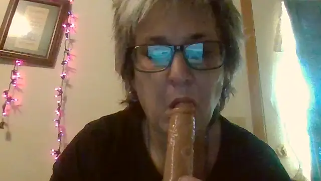 Snapshot of becky1111 chatting on June 2026 12:45:02 AM becky1111 online show from June 2026 12:45:02 AM