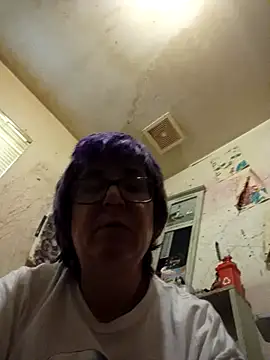 Snapshot of becky1111 chatting on June 2026 10:23:02 PM becky1111 online show from June 2026 10:23:02 PM