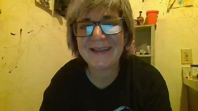 Snapshot of becky1111 chatting on July 2026 02:07:01 AM becky1111 online show from July 2026 02:07:01 AM