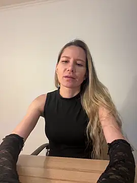 1Moonlight1 online show from February 2026 08:01:01 PM