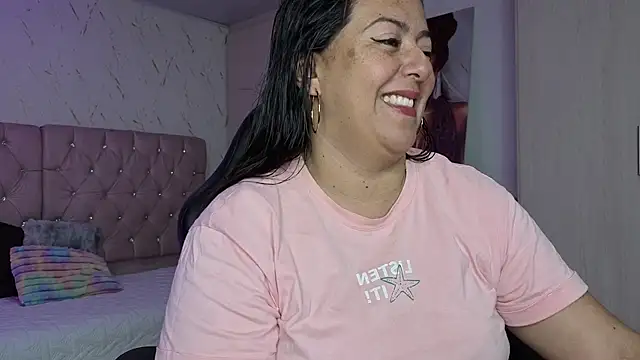 Snapshot of evelyn_harpeery chatting on June 2026 10:49:01 AM evelyn harpeery online show from June 2026 10:49:01 AM
