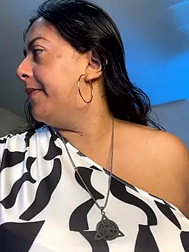 Snapshot of evelyn_harpeery chatting on June 2026 10:40:01 AM evelyn harpeery online show from June 2026 10:40:01 AM