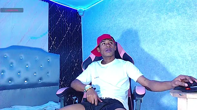 Snapshot of Yoim_Williams chatting on January 2026 05:27:02 PM Yoim Williams online show from January 2026 05:27:02 PM