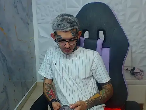 Boy tatto77 online show from February 2026 03:48:02 PM