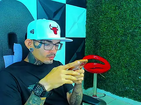 Boy tatto77 online show from March 2026 12:41:01 PM