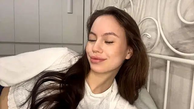 Snapshot of KitCerveny chatting on December 2025 07:26:02 AM KitCerveny online show from December 2025 07:26:02 AM