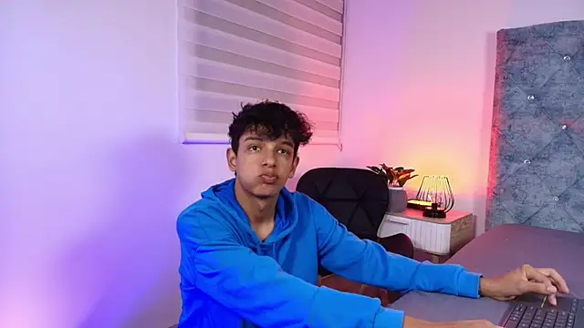 maxfrost 1 online show from January 2026 07:28:01 PM