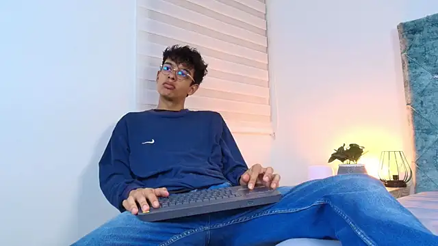 maxfrost 1 online show from January 2026 07:19:01 PM