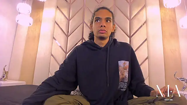 Snapshot of Max_Ari chatting on January 2026 12:15:02 AM Max Ari online show from January 2026 12:15:02 AM