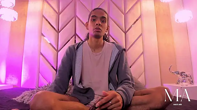 Snapshot of Max_Ari chatting on January 2026 03:45:02 AM Max Ari online show from January 2026 03:45:02 AM