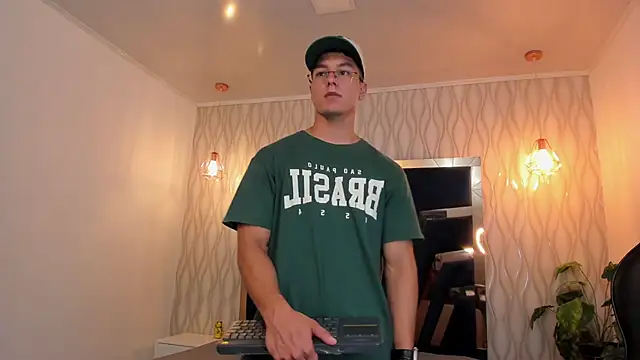 Noah Clarkk online show from March 2026 06:01:02 PM