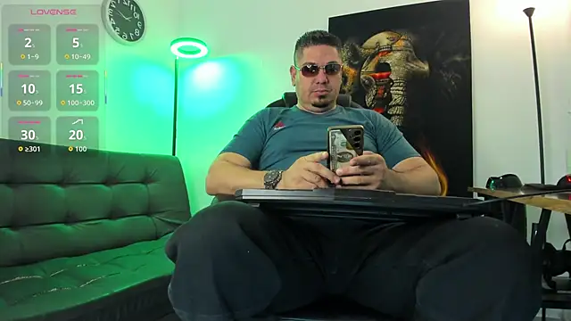 Snapshot of Dante_Bellini chatting on February 2026 03:20:01 PM Dante Bellini online show from February 2026 03:20:01 PM