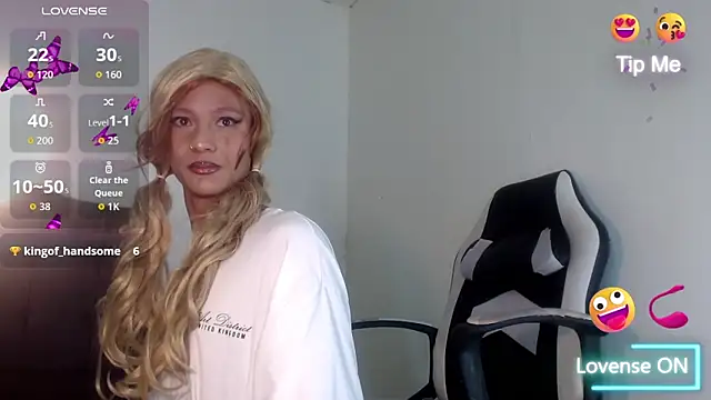 Snapshot of Sharlo_ chatting on December 2025 07:22:01 PM Sharlo online show from December 2025 07:22:01 PM