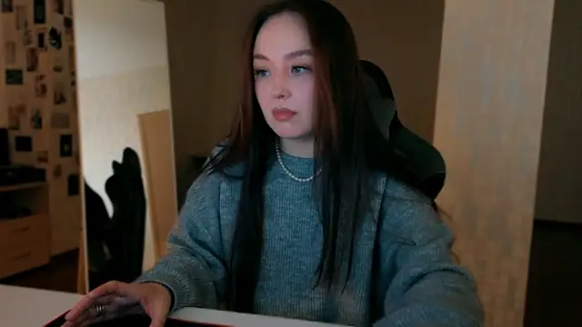 Snapshot of fallin_lovee chatting on December 2025 04:41:04 AM fallin lovee online show from December 2025 04:41:04 AM