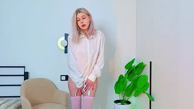 MidnightLily  online show from March 2026 02:37:01 AM