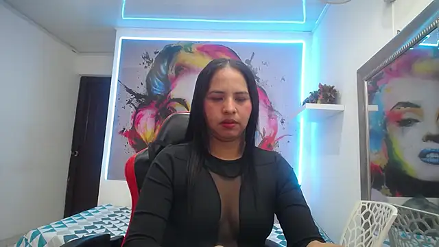 nicol ross19 online show from April 2026 07:18:01 PM