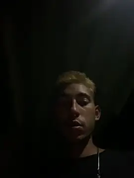 Snapshot of GuioficialBr chatting on December 2025 04:41:01 AM GuioficialBr online show from December 2025 04:41:01 AM