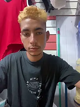 Snapshot of GuioficialBr chatting on December 2025 05:54:01 PM GuioficialBr online show from December 2025 05:54:01 PM