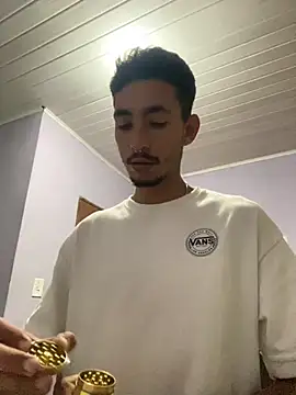 Snapshot of GuioficialBr chatting on February 2026 12:03:01 AM GuioficialBr online show from February 2026 12:03:01 AM