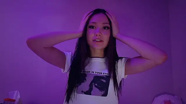 Snapshot of luvvivii chatting on January 2026 01:44:02 AM luvvivii online show from January 2026 01:44:02 AM