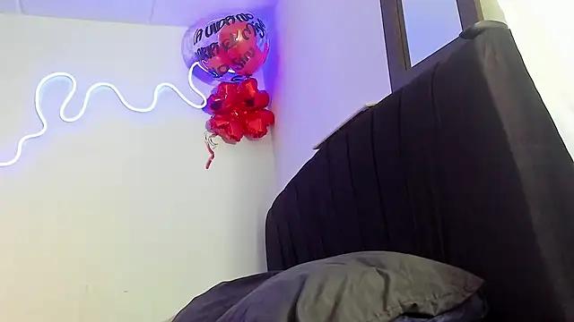 Lili Evanss online show from March 2026 06:25:02 PM