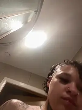 urprettygirlleenay online show from April 2026 07:28:01 PM