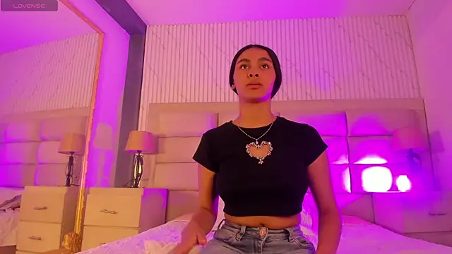 ManuelaEvans  online show from April 2026 09:01:02 PM