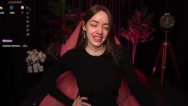 Velouraa online show from April 2026 10:29:01 PM