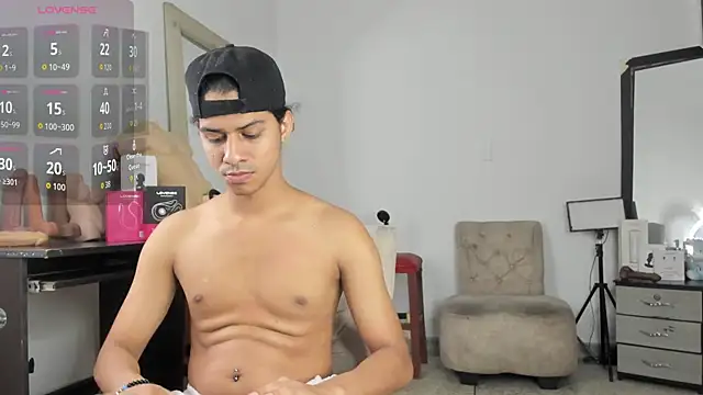 Victor LatinBoy online show from April 2026 04:06:02 AM