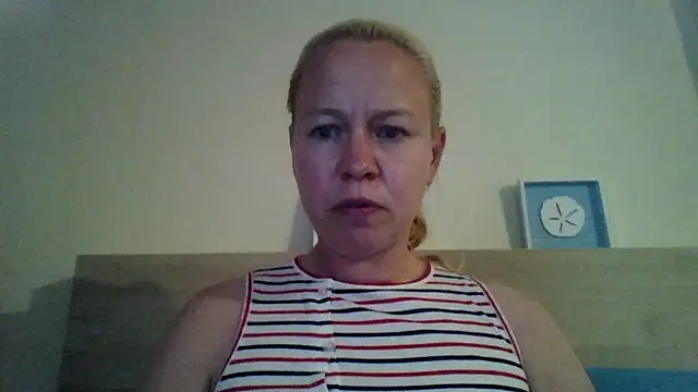 Snapshot of jennyblondeuk chatting on April 2026 06:10:01 PM jennyblondeuk online show from April 2026 06:10:01 PM