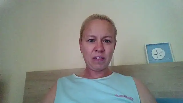 Snapshot of jennyblondeuk chatting on April 2026 05:06:02 PM jennyblondeuk online show from April 2026 05:06:02 PM