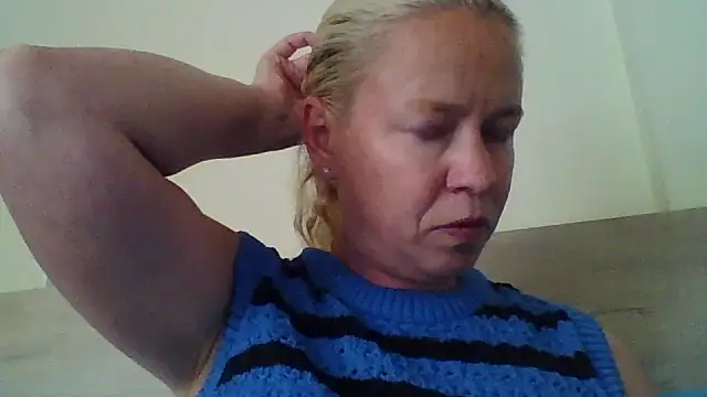 Snapshot of jennyblondeuk chatting on April 2026 04:59:02 PM jennyblondeuk online show from April 2026 04:59:02 PM