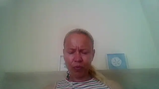 Snapshot of jennyblondeuk chatting on May 2026 01:51:02 PM jennyblondeuk online show from May 2026 01:51:02 PM