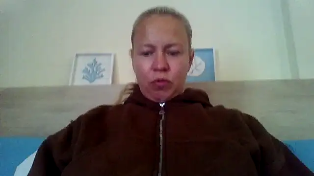 Snapshot of jennyblondeuk chatting on May 2026 04:23:02 PM jennyblondeuk online show from May 2026 04:23:02 PM