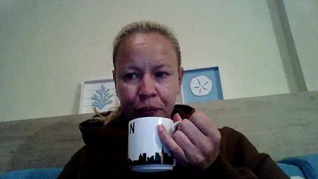 Snapshot of jennyblondeuk chatting on May 2026 07:08:01 PM jennyblondeuk online show from May 2026 07:08:01 PM