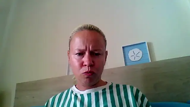 Snapshot of jennyblondeuk chatting on May 2026 01:49:02 PM jennyblondeuk online show from May 2026 01:49:02 PM