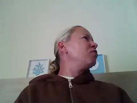 Snapshot of jennyblondeuk chatting on May 2026 05:20:02 PM jennyblondeuk online show from May 2026 05:20:02 PM