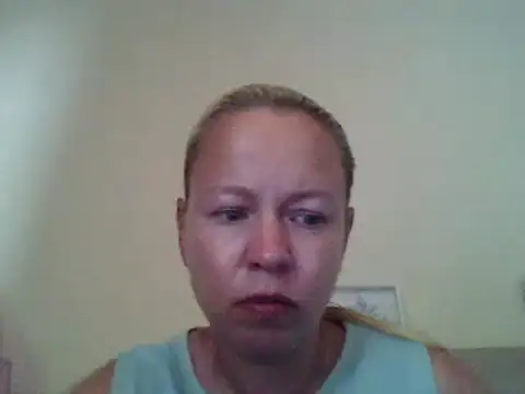 Snapshot of jennyblondeuk chatting on May 2026 05:19:02 PM jennyblondeuk online show from May 2026 05:19:02 PM