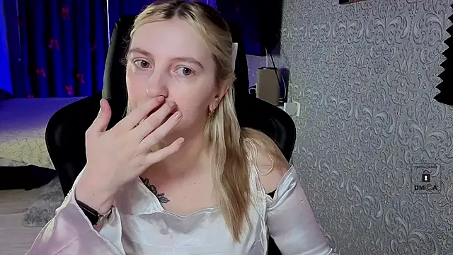 Eva Vibe  online show from February 2026 04:17:01 AM